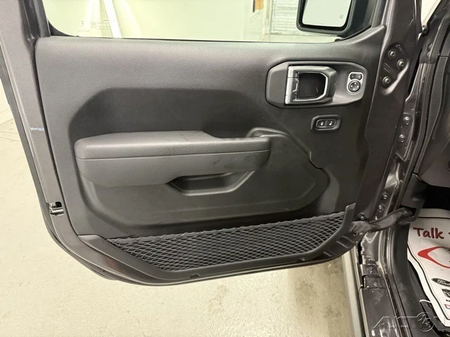 2025 Jeep JL Wrangler - Image 10 of 12