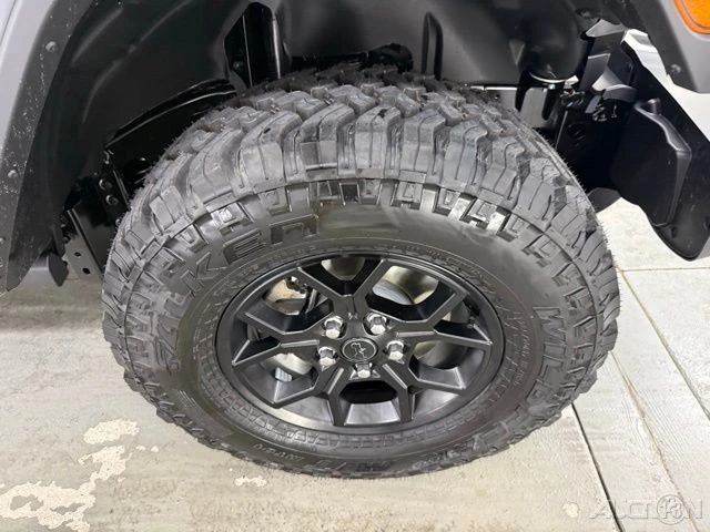 2025 Jeep JL Wrangler - Image 4 of 17