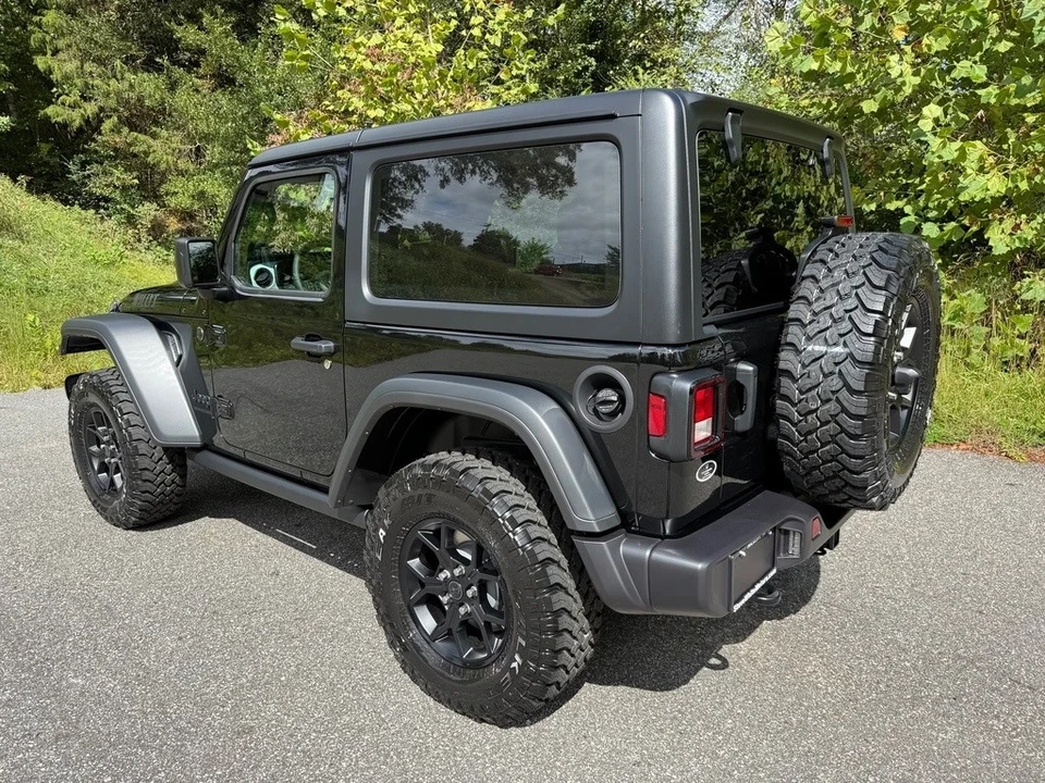 2025 Jeep JL Wrangler - Image 9 of 12