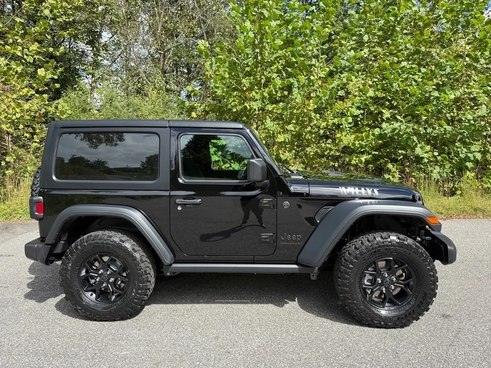 2025 Jeep JL Wrangler - Image 6 of 12