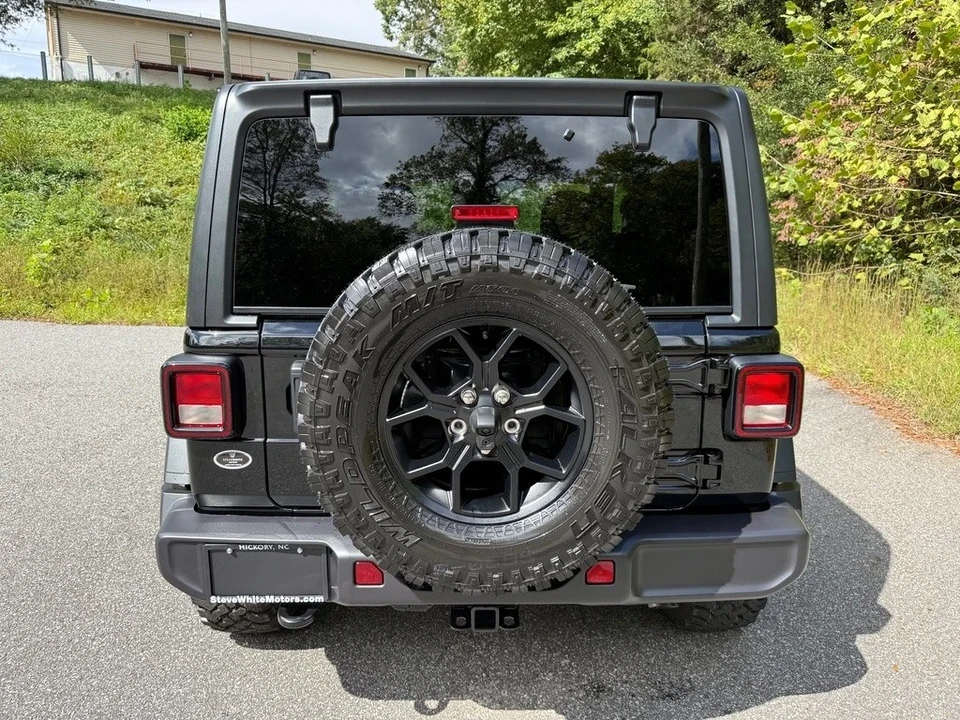 2025 Jeep JL Wrangler - Image 8 of 12