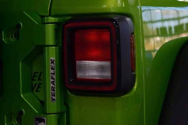 2025 Jeep JL Wrangler - Image 18 of 21