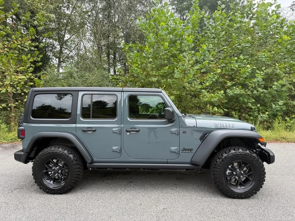 2025 Jeep JL Wrangler - Image 6 of 21