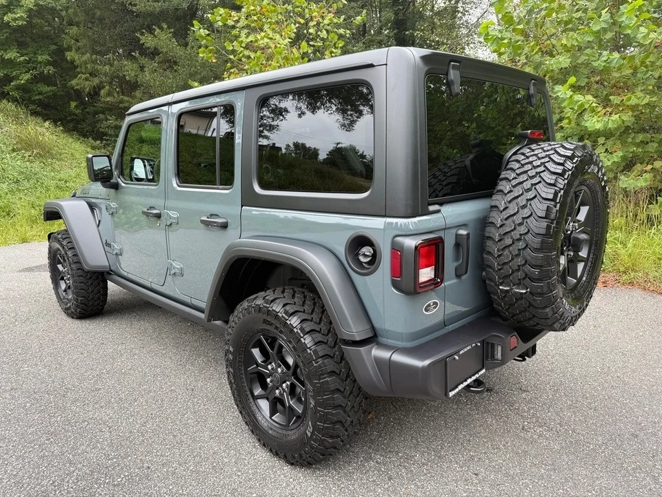 2025 Jeep JL Wrangler - Image 9 of 21