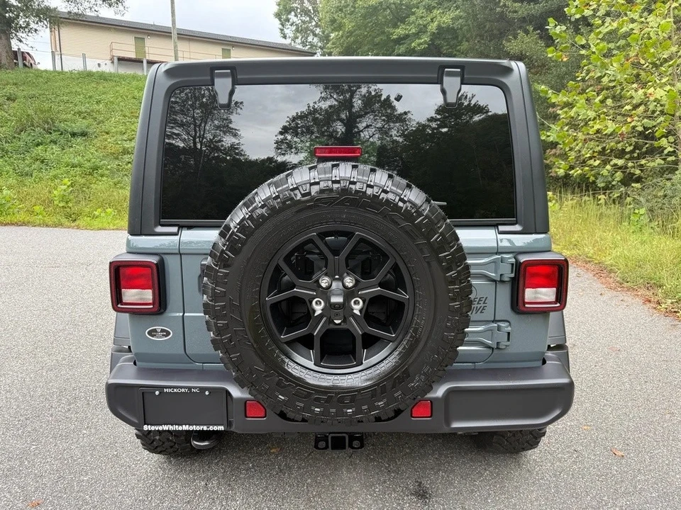 2025 Jeep JL Wrangler - Image 8 of 21