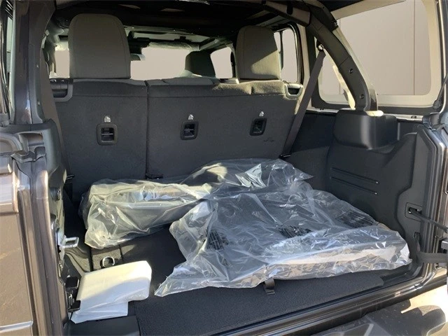2025 Jeep JL Wrangler - Image 15 of 21
