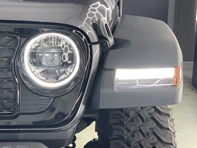 2025 Jeep JL Wrangler - Image 10 of 21