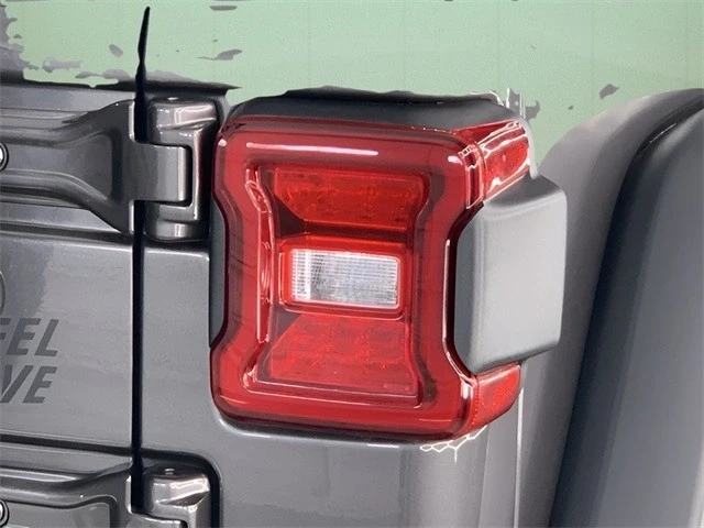 2025 Jeep JL Wrangler - Image 14 of 21
