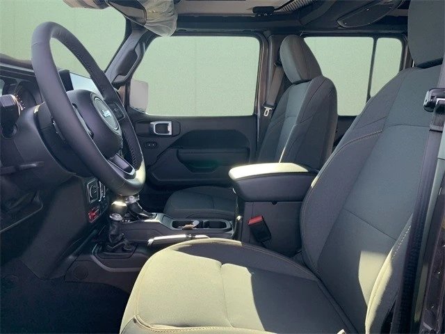 2025 Jeep JL Wrangler - Image 18 of 21