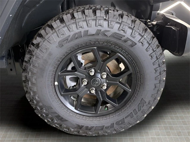 2025 Jeep JL Wrangler - Image 11 of 12
