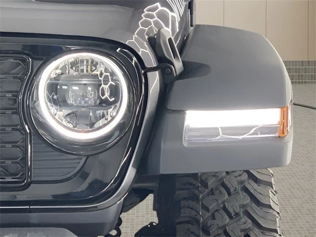 2025 Jeep JL Wrangler - Image 10 of 12