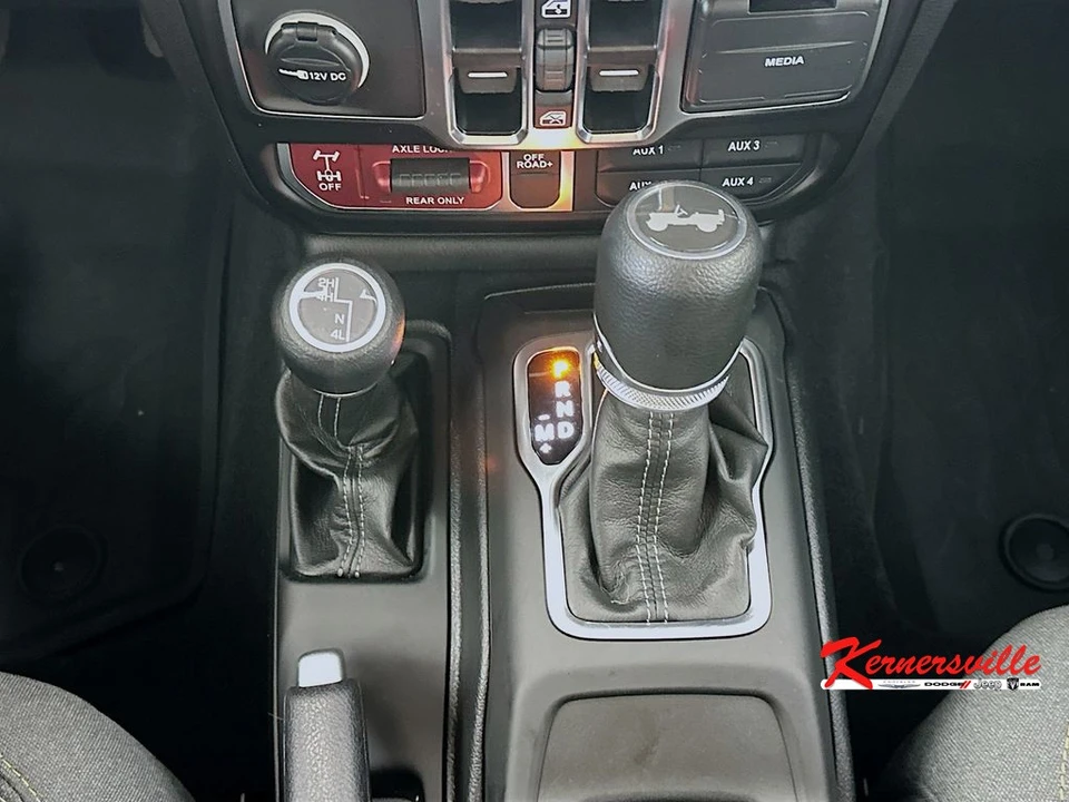 2025 Jeep JL Wrangler - Image 16 of 24