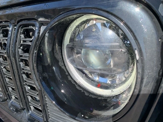 2025 Jeep JL Wrangler - Image 12 of 21
