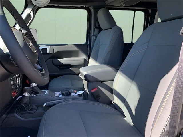2025 Jeep JL Wrangler - Image 18 of 21