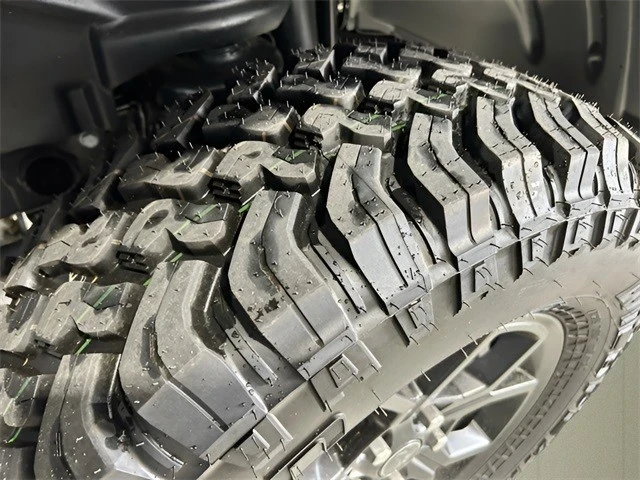 2025 Jeep JL Wrangler - Image 11 of 21