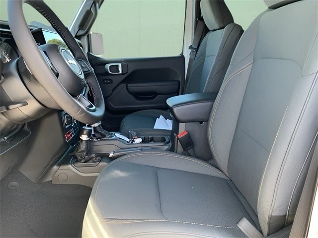 2025 Jeep JL Wrangler - Image 17 of 21