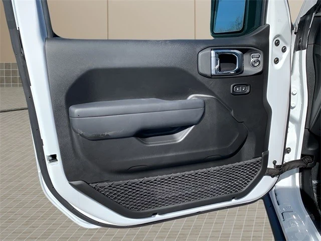 2025 Jeep JL Wrangler - Image 15 of 21