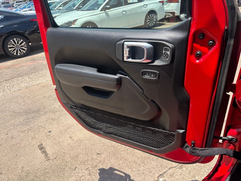 2025 Jeep JL Wrangler - Image 20 of 31