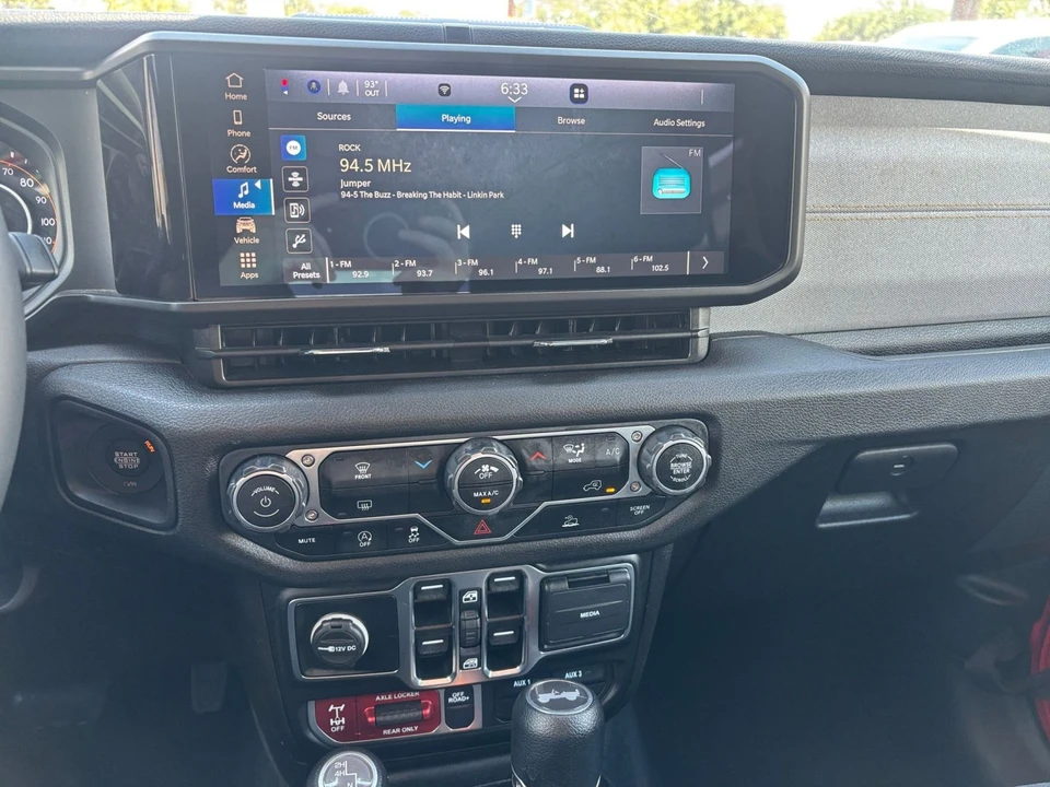 2025 Jeep JL Wrangler - Image 18 of 31