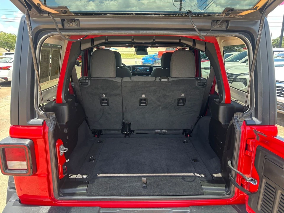 2025 Jeep JL Wrangler - Image 30 of 31