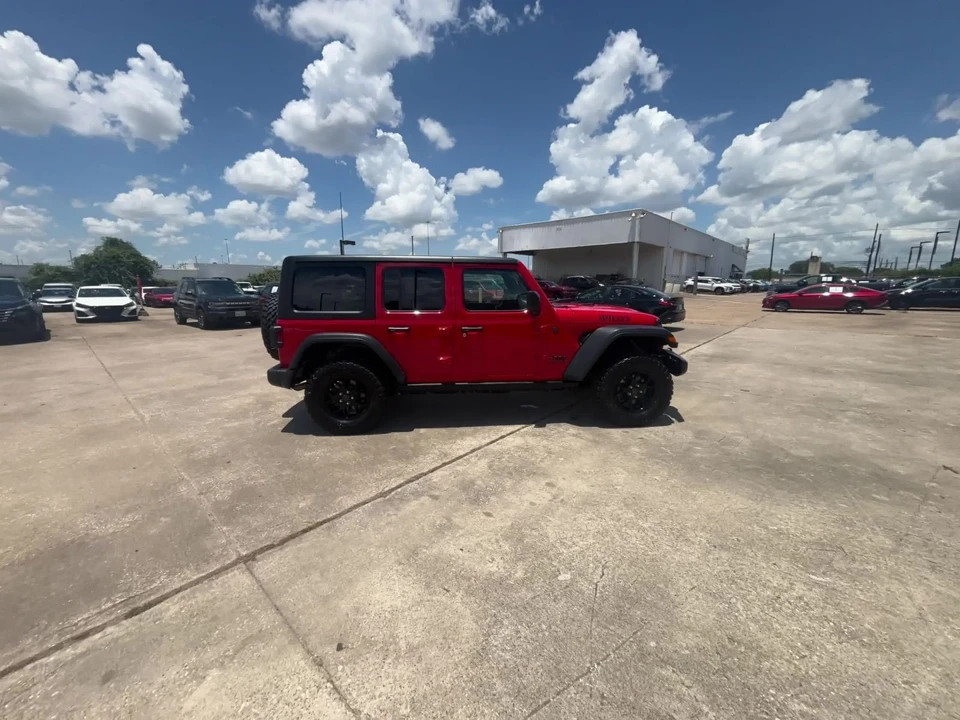 2025 Jeep JL Wrangler - Image 16 of 31