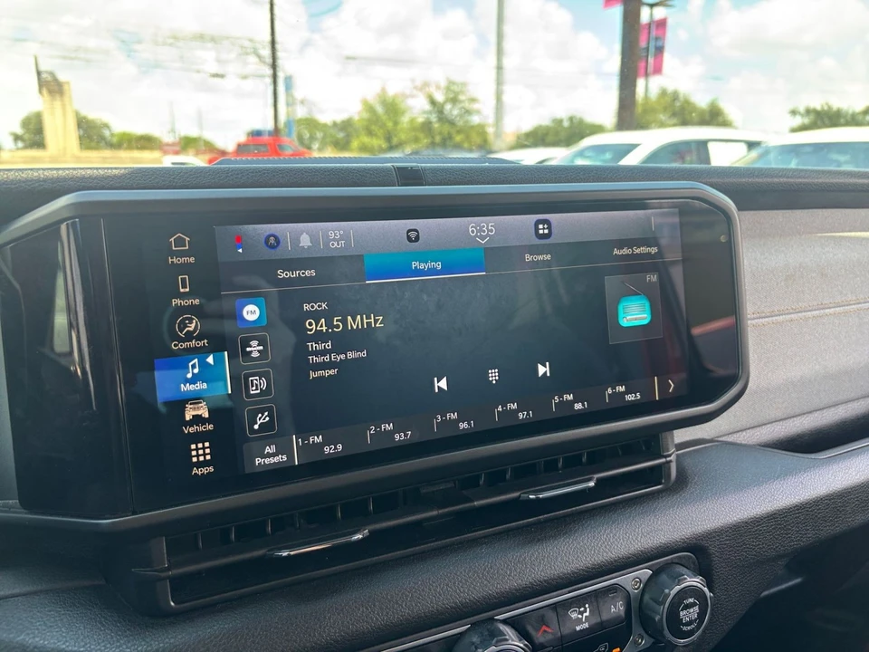 2025 Jeep JL Wrangler - Image 21 of 31
