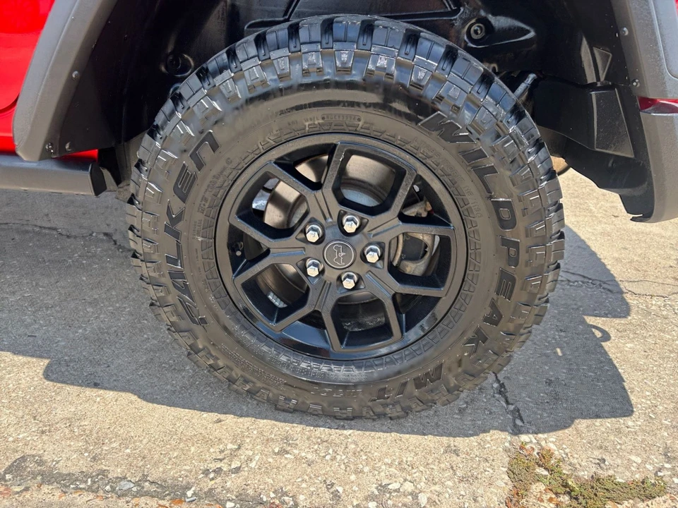 2025 Jeep JL Wrangler - Image 29 of 31