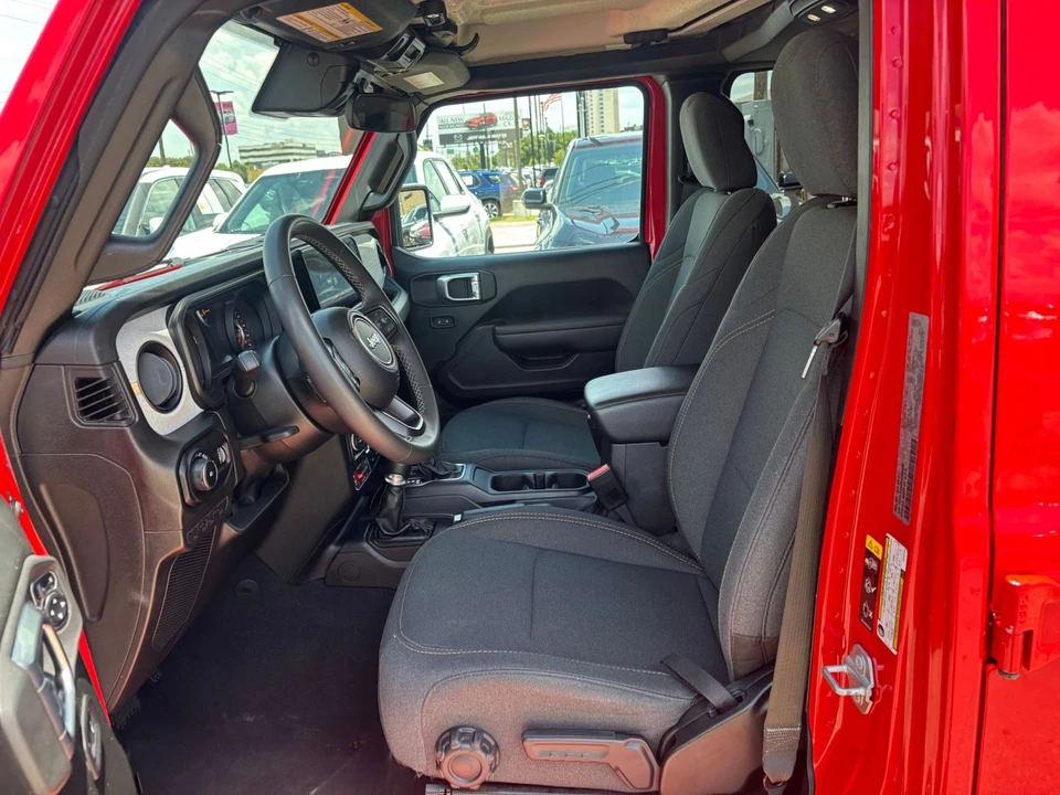 2025 Jeep JL Wrangler - Image 26 of 31