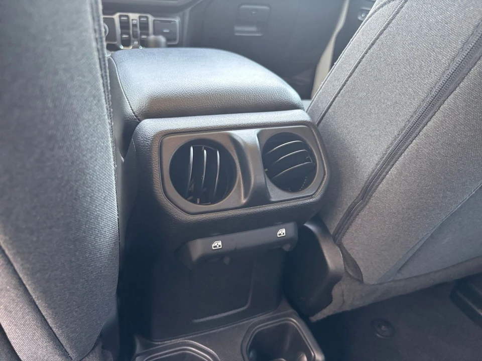 2025 Jeep JL Wrangler - Image 23 of 31