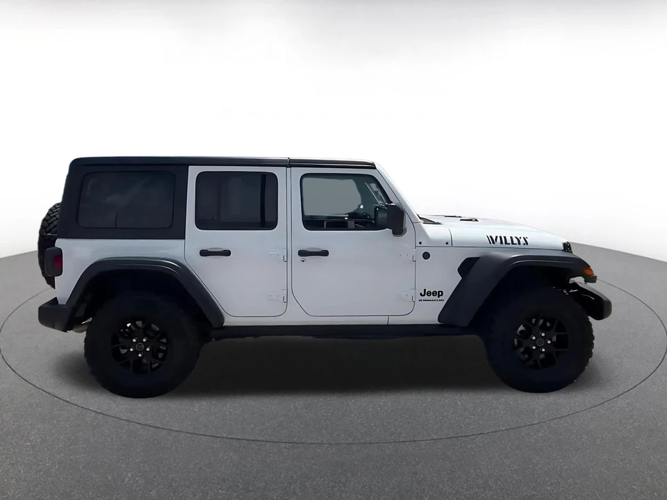 2025 Jeep JL Wrangler - Image 17 of 31