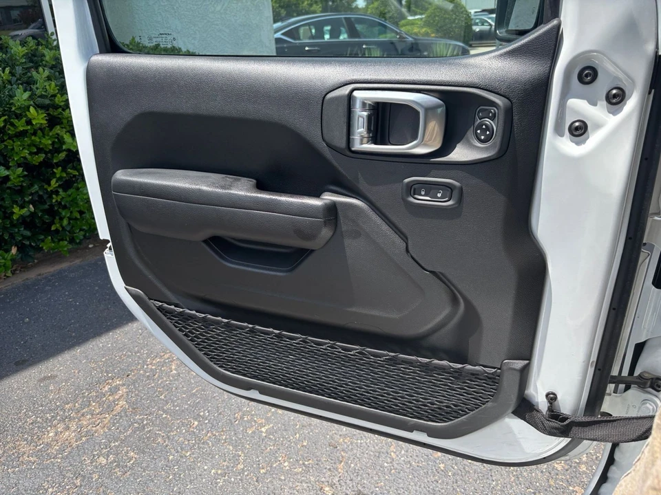 2025 Jeep JL Wrangler - Image 20 of 31