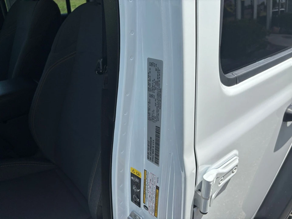 2025 Jeep JL Wrangler - Image 29 of 31