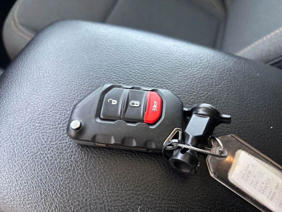 2025 Jeep JL Wrangler - Image 22 of 31