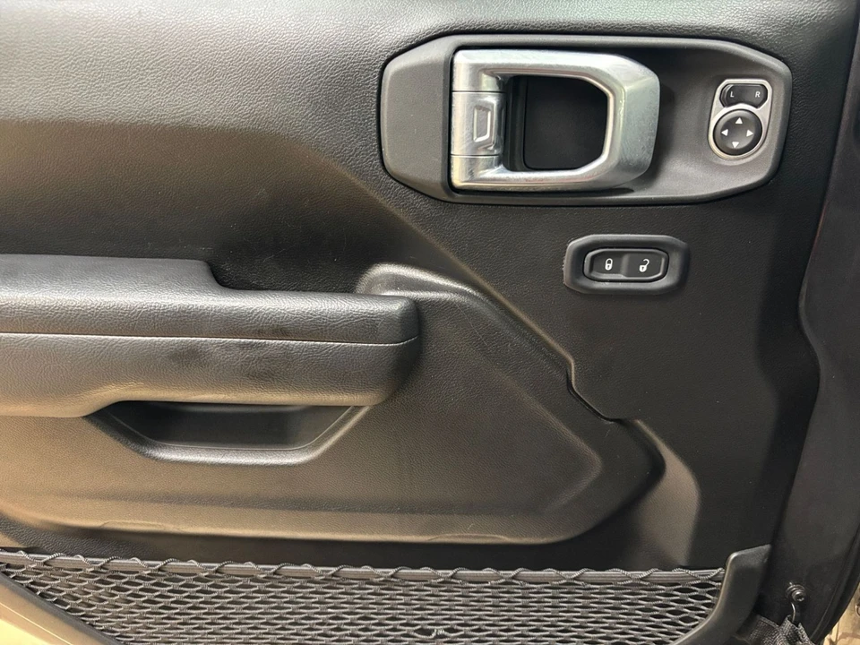 2025 Jeep JL Wrangler - Image 20 of 31