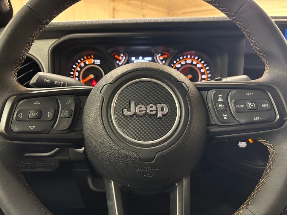 2025 Jeep JL Wrangler - Image 27 of 31