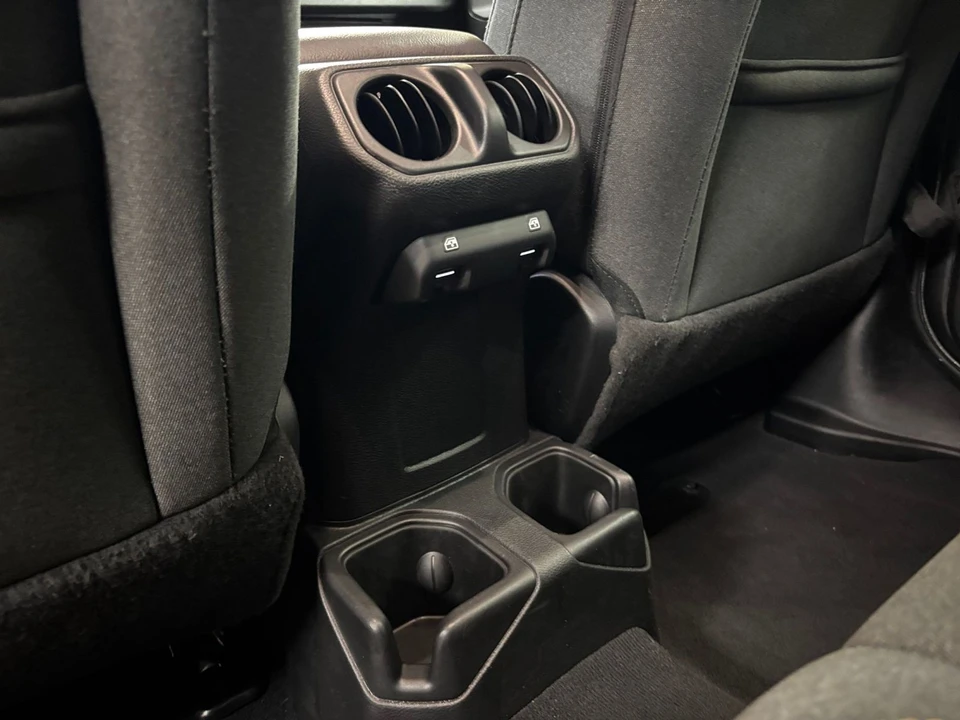 2025 Jeep JL Wrangler - Image 24 of 31