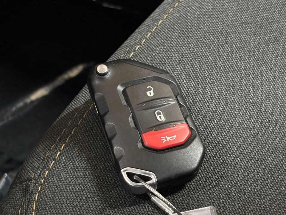 2025 Jeep JL Wrangler - Image 26 of 31