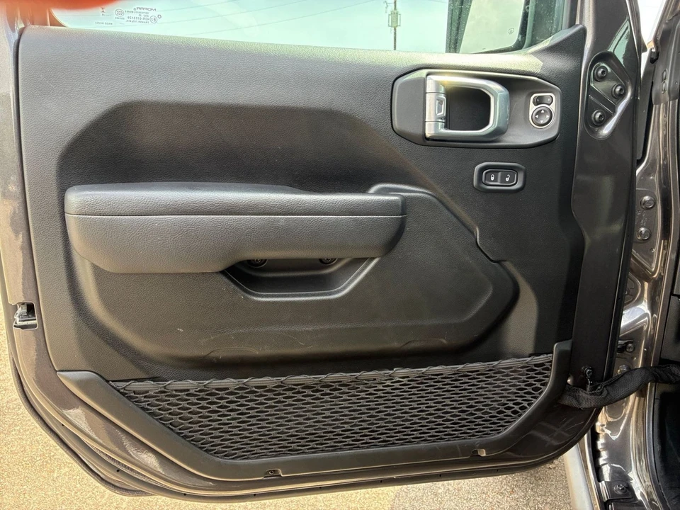 2025 Jeep JL Wrangler - Image 20 of 31