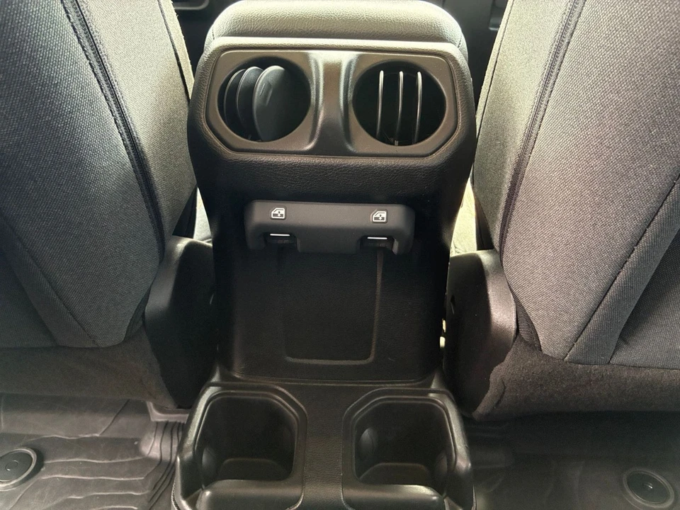 2025 Jeep JL Wrangler - Image 23 of 31