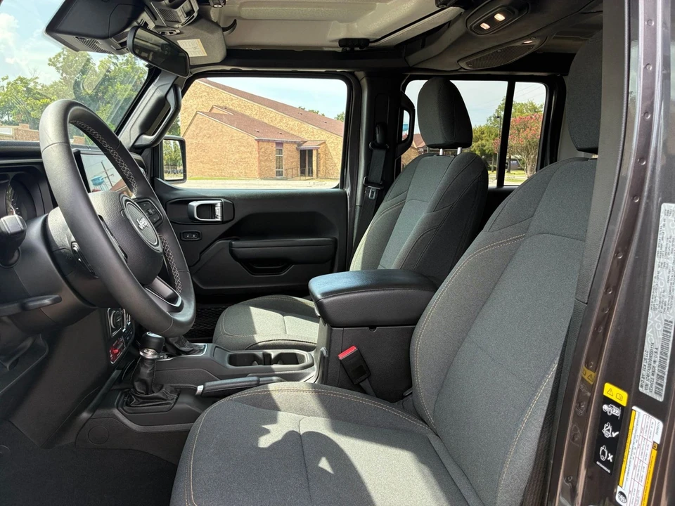 2025 Jeep JL Wrangler - Image 28 of 31