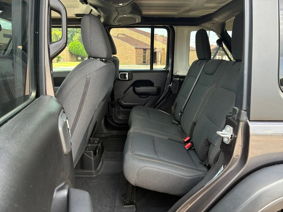 2025 Jeep JL Wrangler - Image 27 of 31