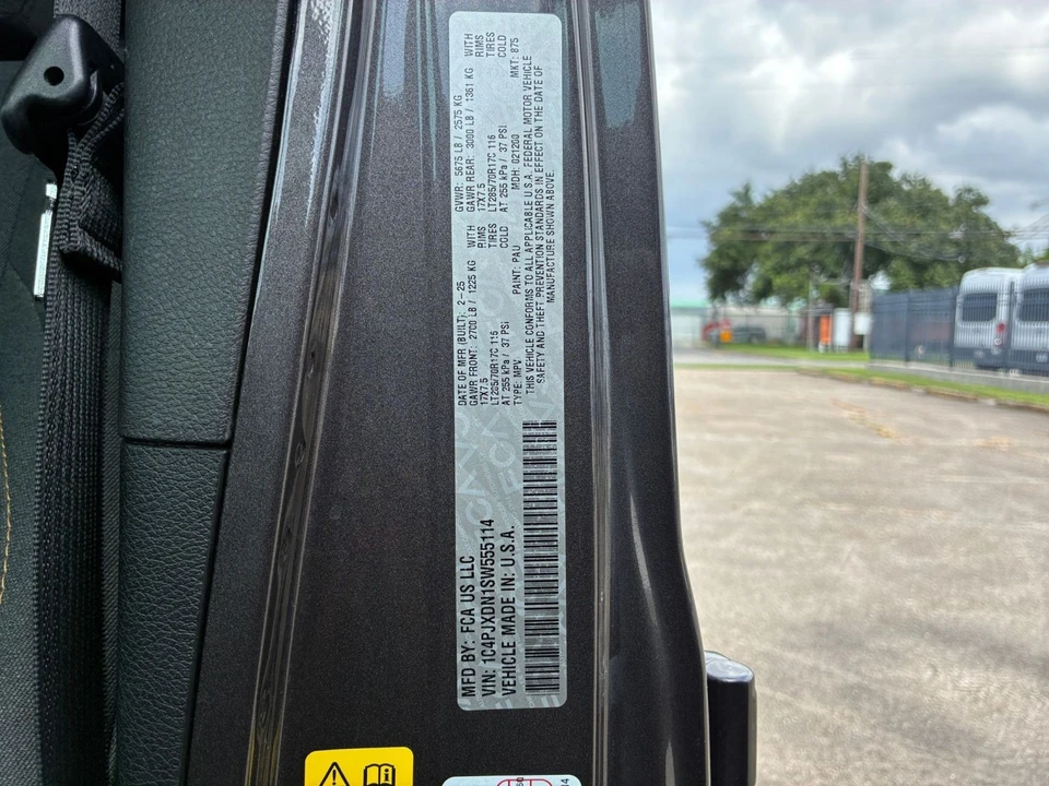 2025 Jeep JL Wrangler - Image 31 of 31