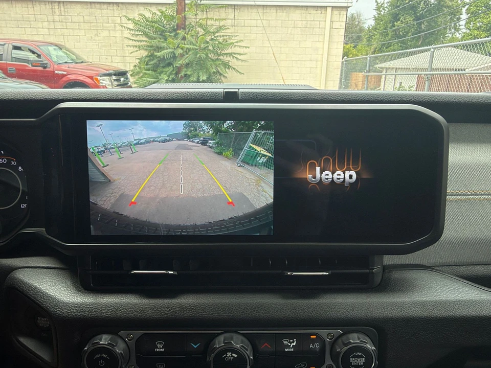 2025 Jeep JL Wrangler - Image 24 of 31