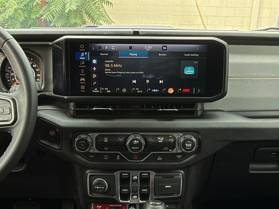 2025 Jeep JL Wrangler - Image 21 of 31