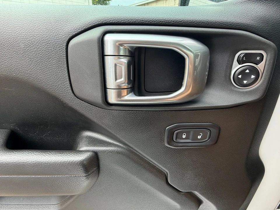 2025 Jeep JL Wrangler - Image 20 of 31