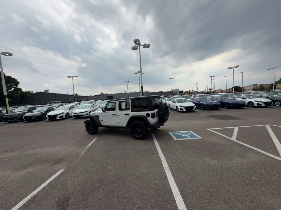 2025 Jeep JL Wrangler - Image 15 of 31