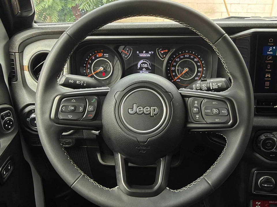 2025 Jeep JL Wrangler - Image 28 of 31