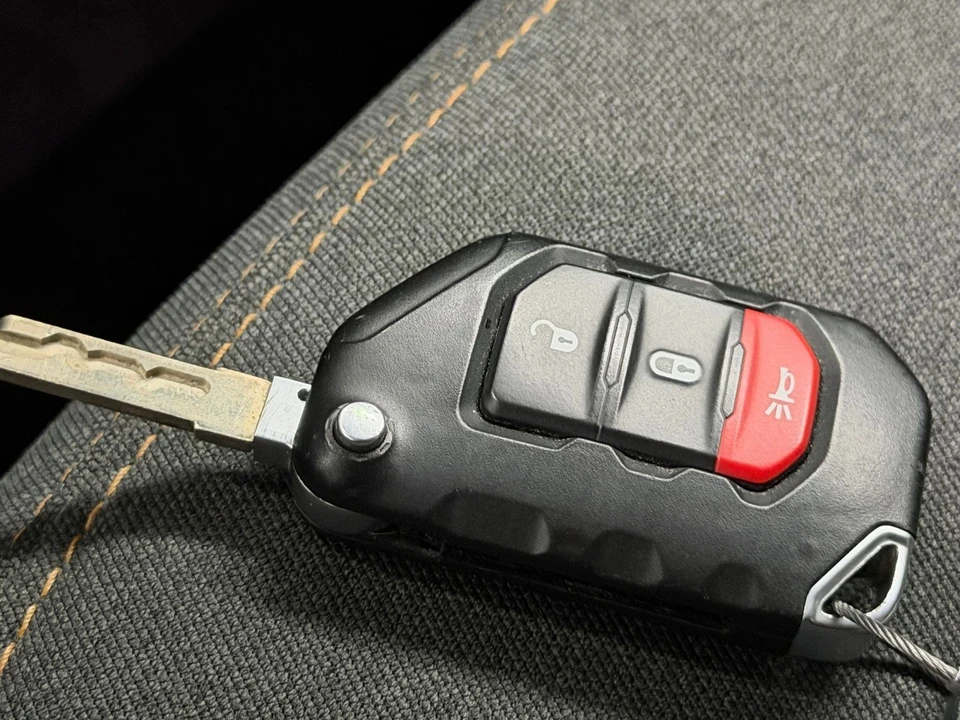 2025 Jeep JL Wrangler - Image 22 of 31