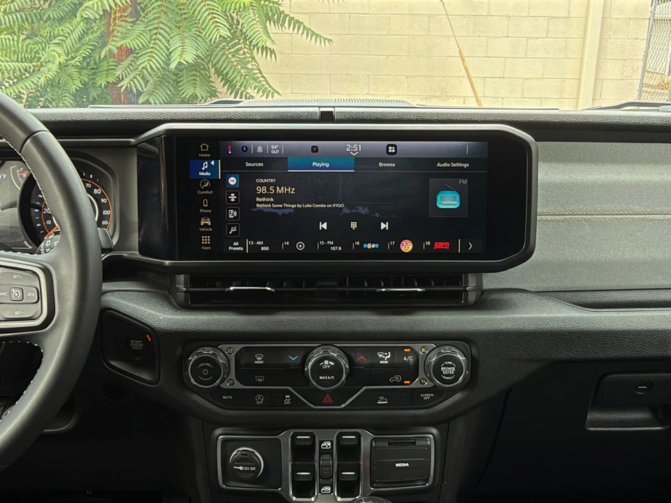 2025 Jeep JL Wrangler - Image 18 of 31
