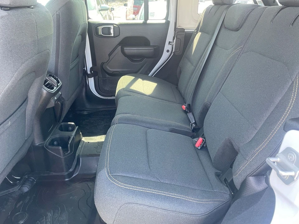 2025 Jeep JL Wrangler - Image 23 of 31